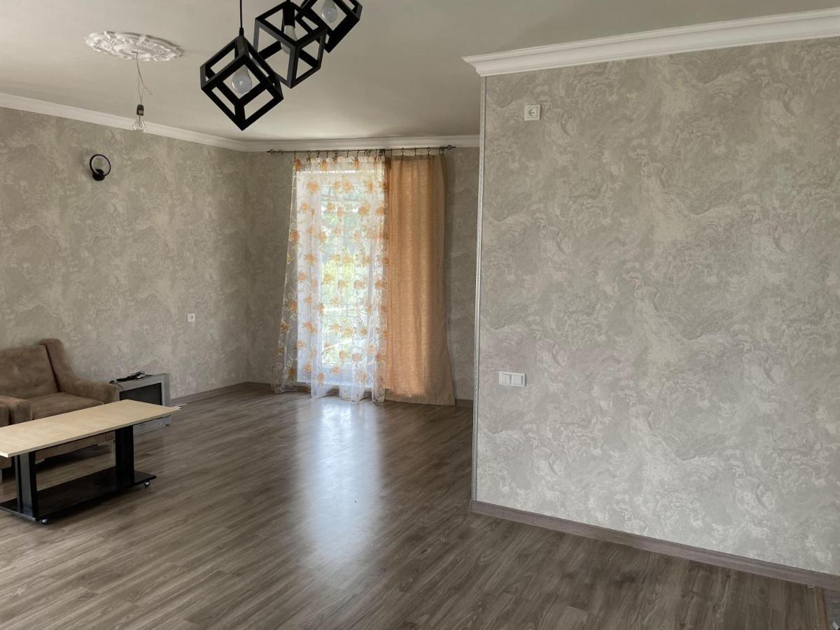 Armani Guest House Martuni Экстерьер фото