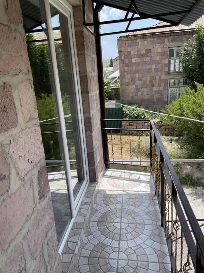 Armani Guest House Martuni Экстерьер фото